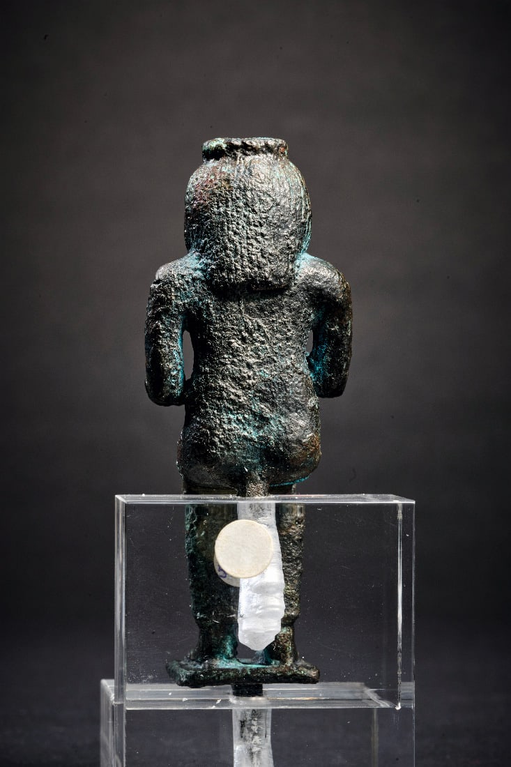 Bronzestatuette der Isis. - 4