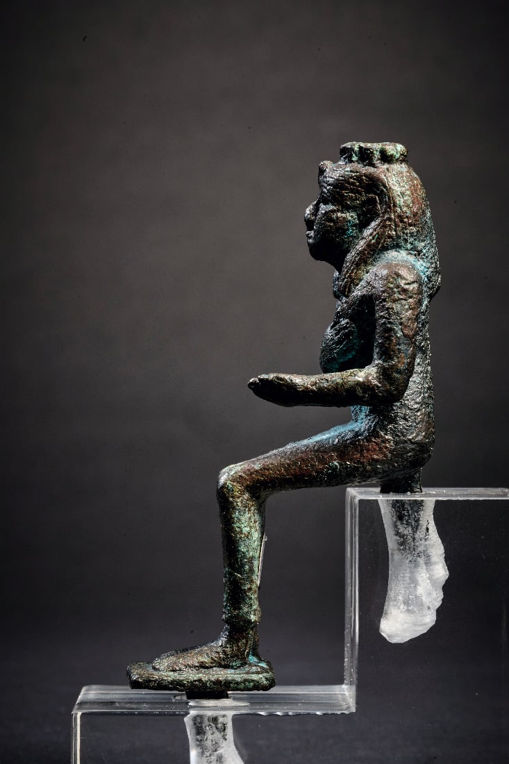 Bronzestatuette der Isis. - 5