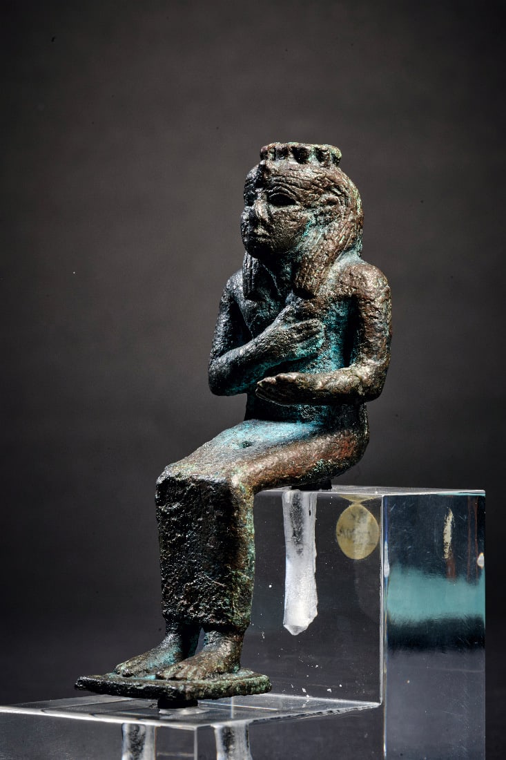 Bronzestatuette der Isis. - 6
