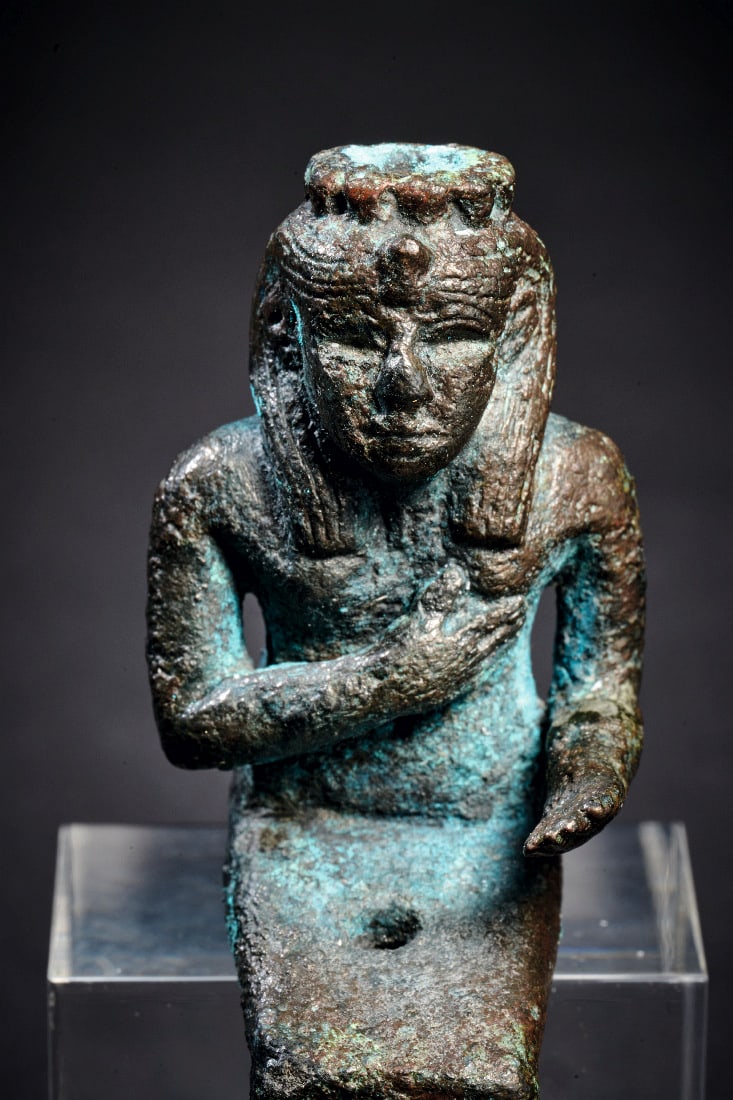 Bronzestatuette der Isis. - 7