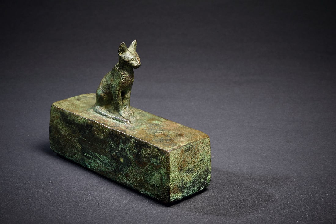 Miniatur-Sarkophag mit Katze. - 5