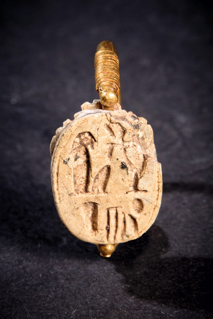 Goldener Ring mit Skarabaeus. - 2