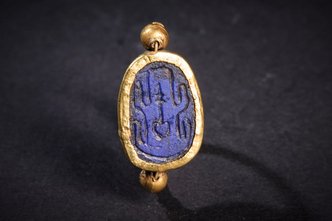 Goldring mit Skarabaeus. - 3