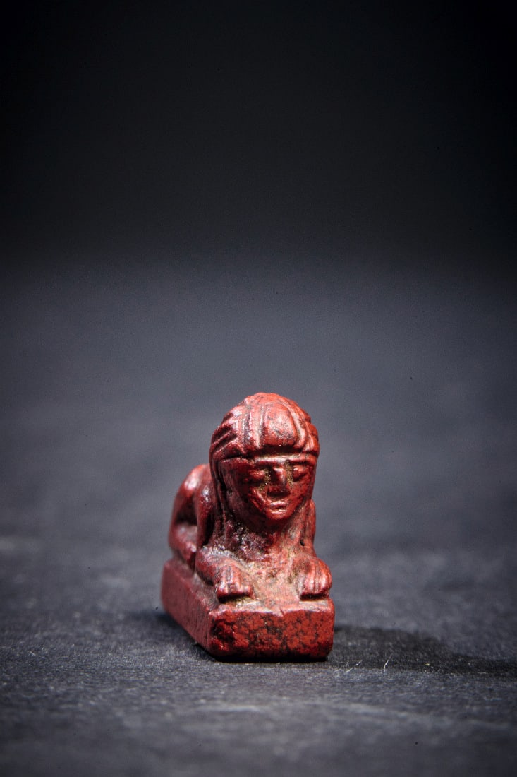 Statuette einer liegenden Sphinx. - 5
