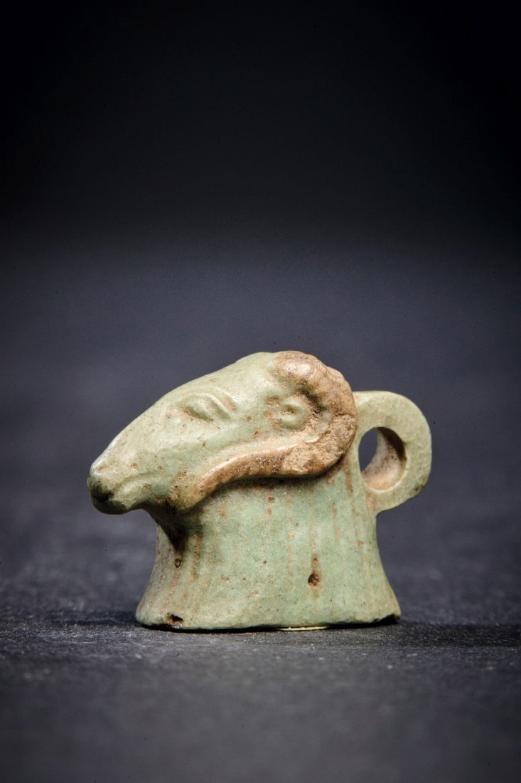 Amulett eines Widderkopfes. - 2