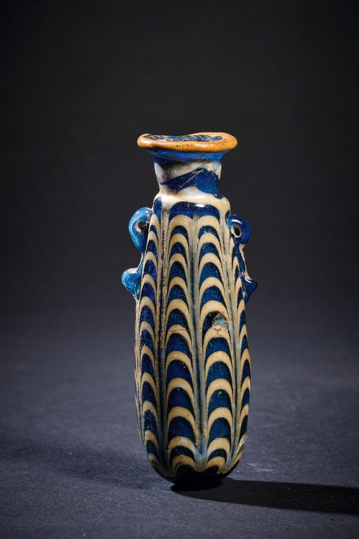 Griechisches Alabastron aus blauem Glas. (1 of 2)