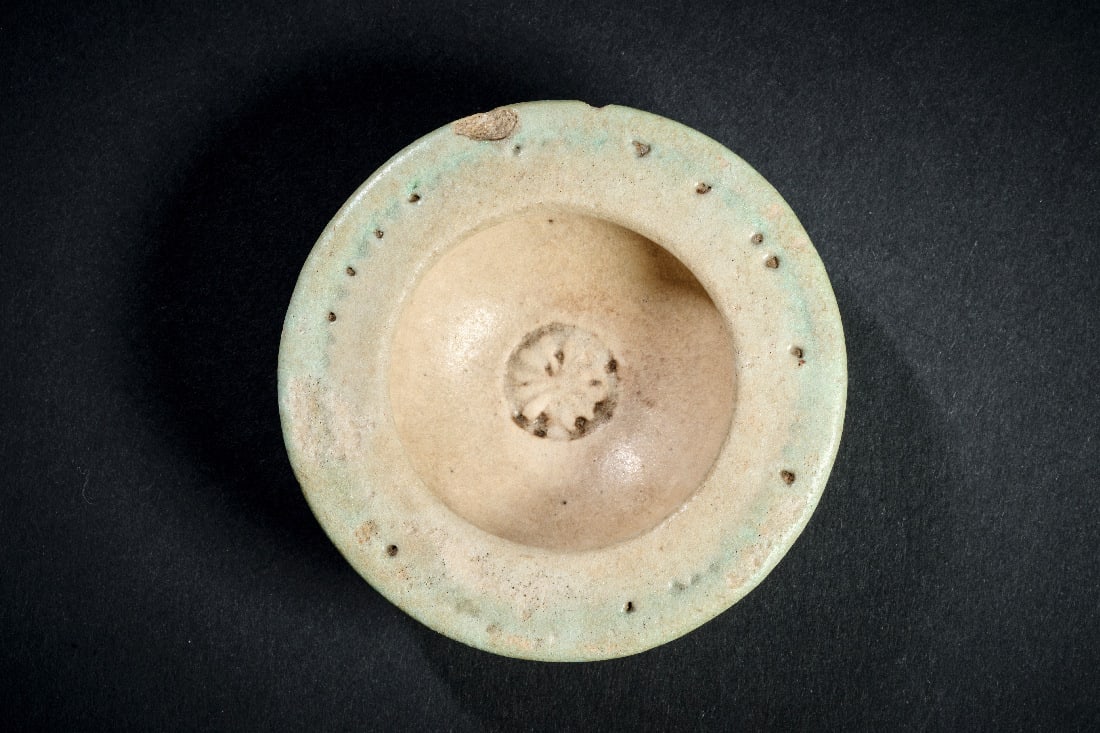 Fayence-Schaelchen mit Bluetendekor. - 3