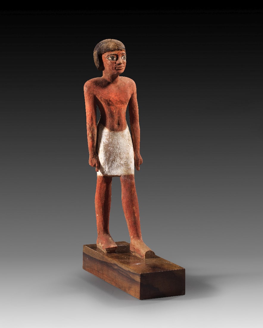 Statuette eines schreitenden Mannes. (1 of 1)