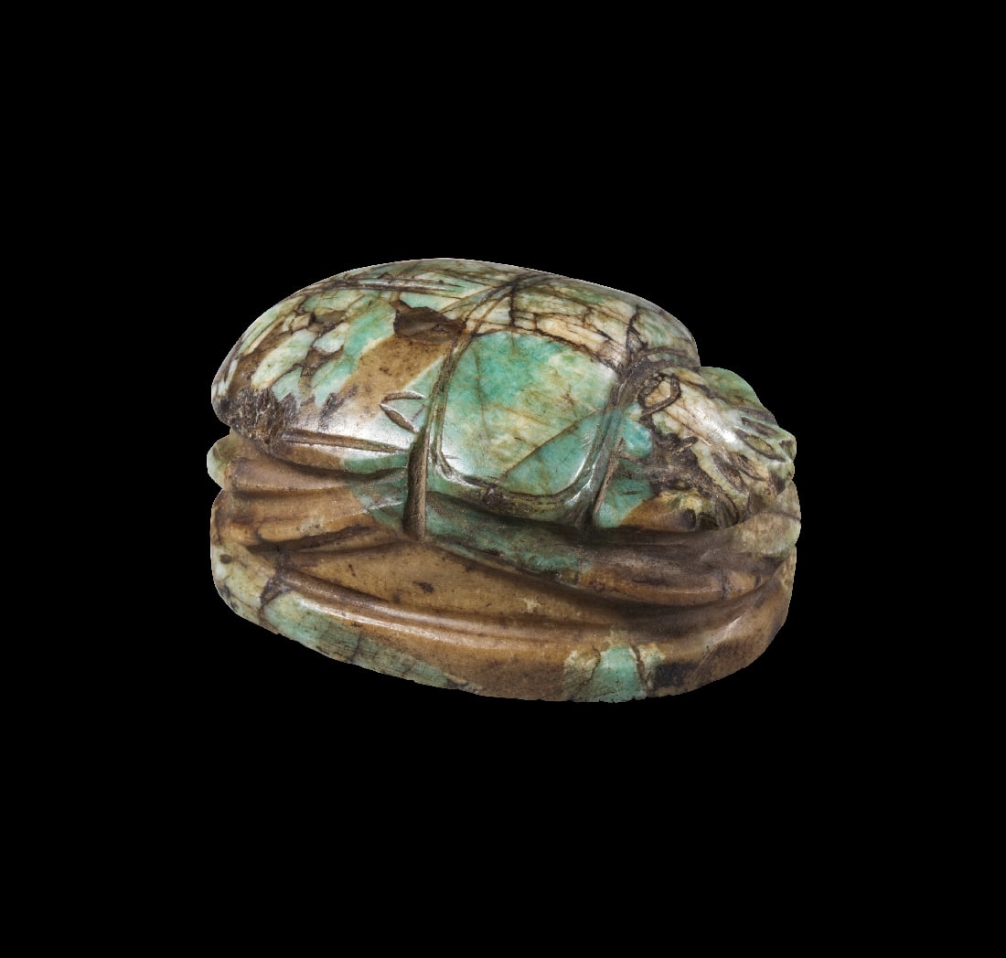 Skarabaeus.: Skarabaeus. Neues Reich, 18. - 20. Dynastie, ca. 1550 - 1085 v. Chr. L 4,6cm. Tuerkis. Gut durchgearbeiteter Skarabaeus. Unterseite glatt. Intakt. Provenienz: Ex Gorny & Mosch, Auktion 206, 2012, Los