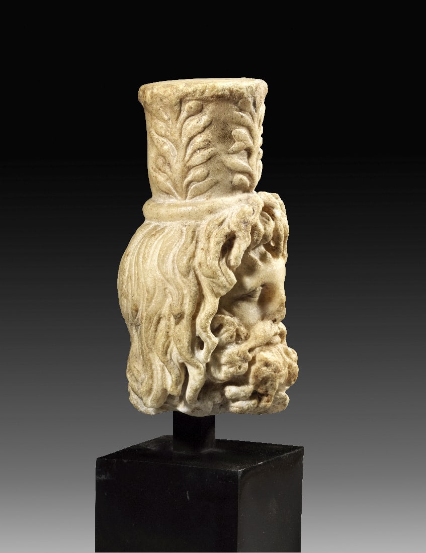 Kopf des Sarapis. - 3