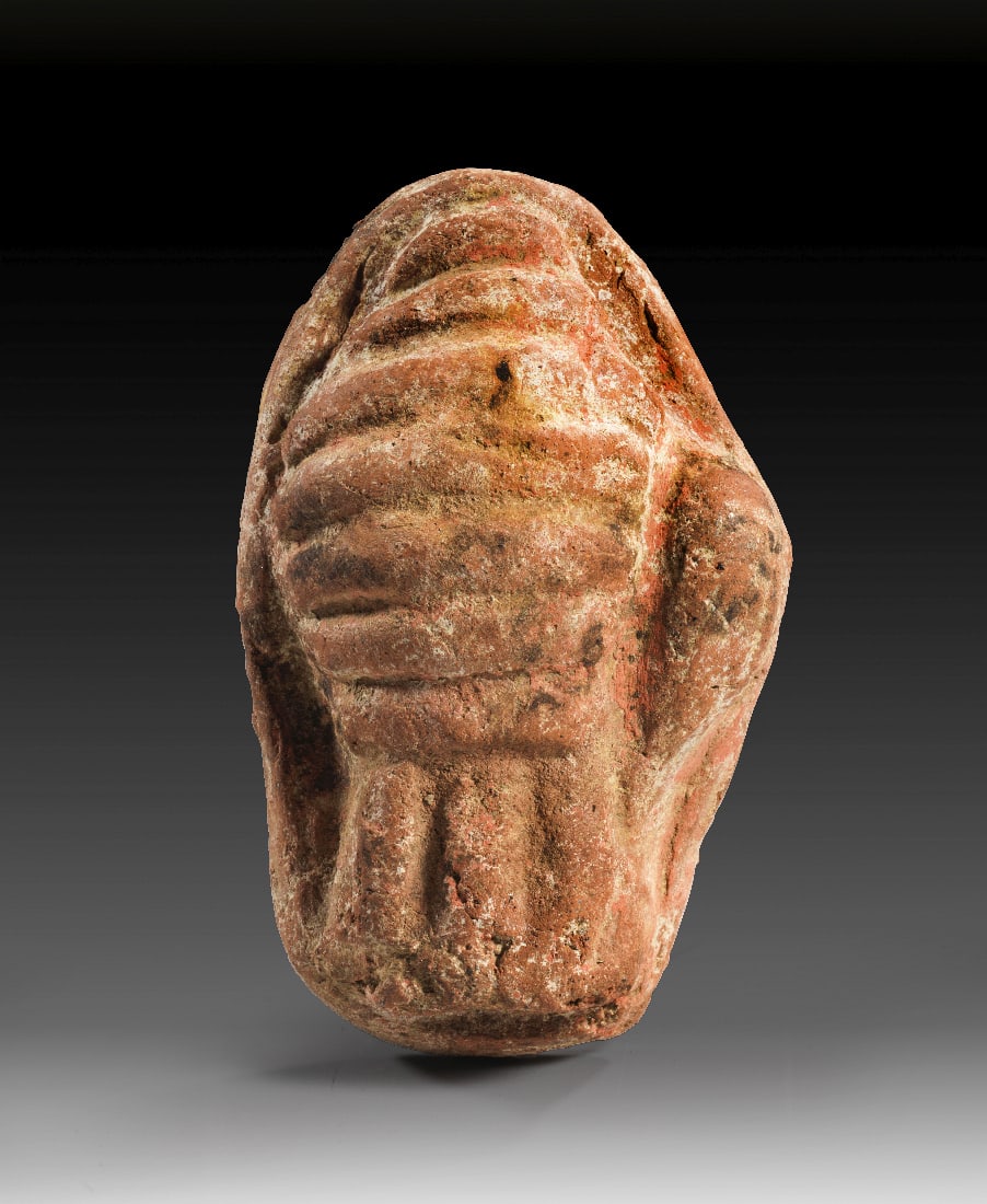 Etruskisches Votiv in Form von einem Uterus einschliesslich eines Eierstockes.: Etruskisches Votiv in Form von einem Uterus einschliesslich eines Eierstockes. 3. - 2. Jh. v. Chr. 11,7 x 7,3cm. Einseitig matrizengeformt aus braunem Ton. Mit Kopie des Lieferscheines von 1982! Intak