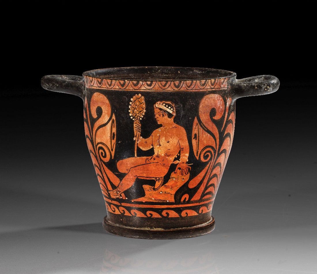 Grosser kampanischer rotfiguriger Skyphos aus der Werkstatt des Kassandra-Malers. (1 of 1)