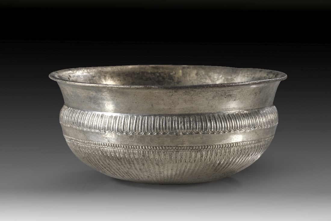 Silber-Phiale mit gepunztem Dekor. (1 of 1)