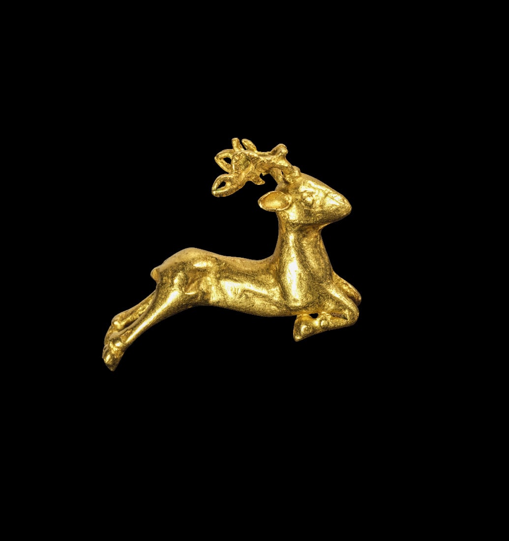 Goldener Hirsch.: Goldener Hirsch. Achaemenidisch, 4. Jh. v. Chr. 5,85g, L 3cm. Vollguss mit Kaltarbeit. Springender Hirsch. Gold! Intakt. Provenienz: Aus der Sammlung des Archaeologen Ernst Langlotz (1895-1978); bei