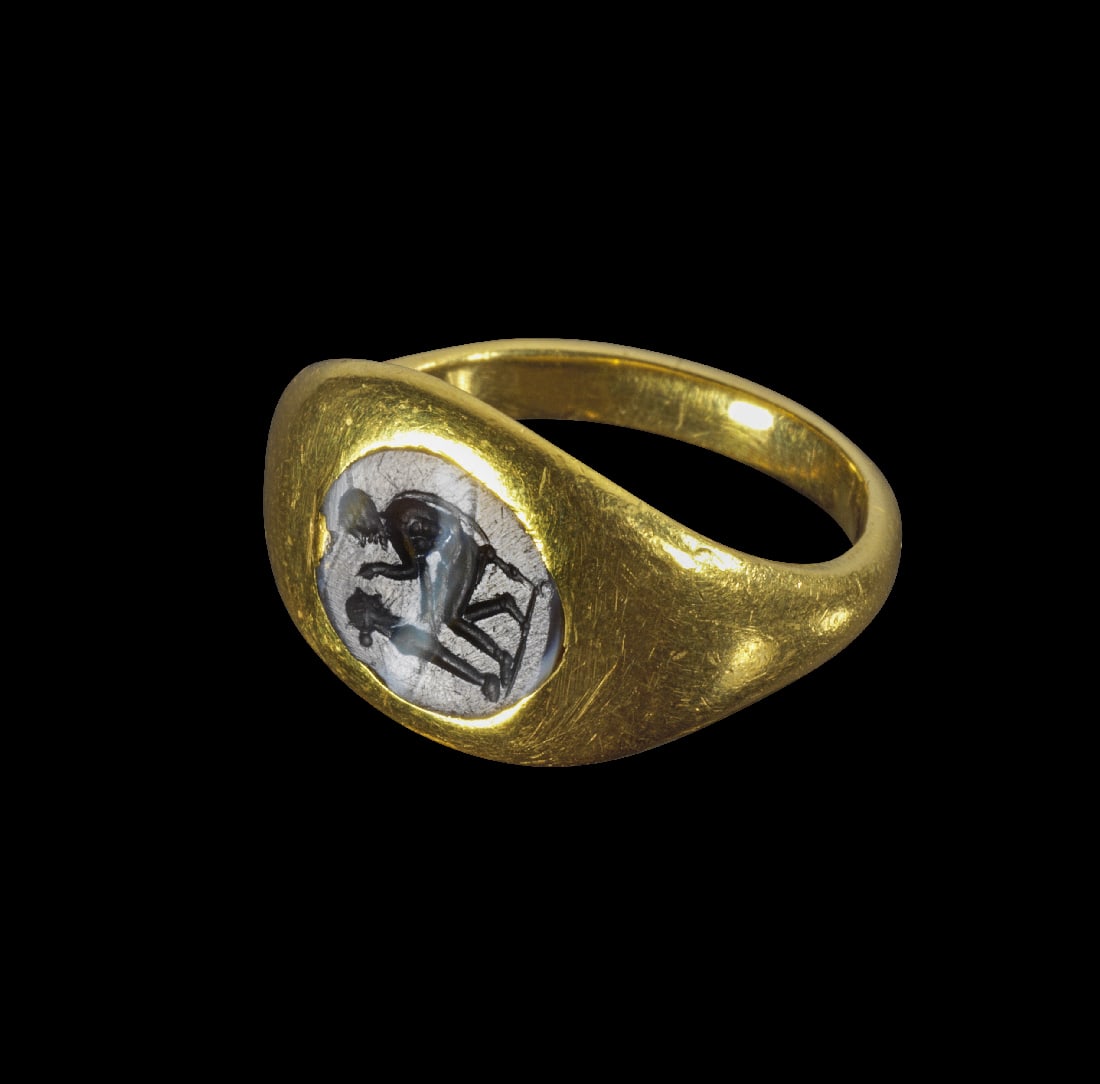 Goldring mit gestreiftem Achat mit Hermenbildhauer. (1 of 1)