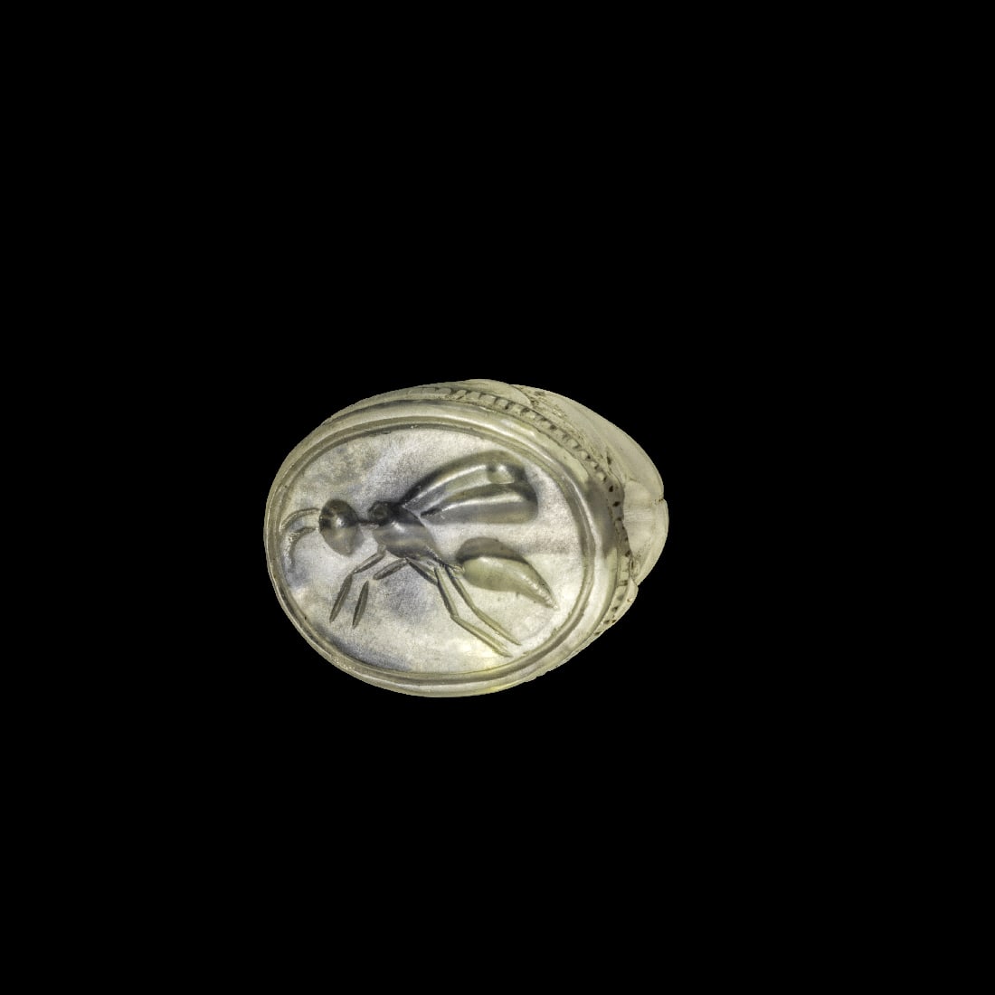 Etruskischer Skarabaeus aus Bergkristall mit Wespe.: Etruskischer Skarabaeus aus Bergkristall mit Wespe. 4. Jh. v. Chr. L 1,5cm. Laengsseits durchbohrt. Fein ausgearbeitete Details des Kaefers. Auf der Unterseite Intaglio mit einer fliegenden Wespe in e