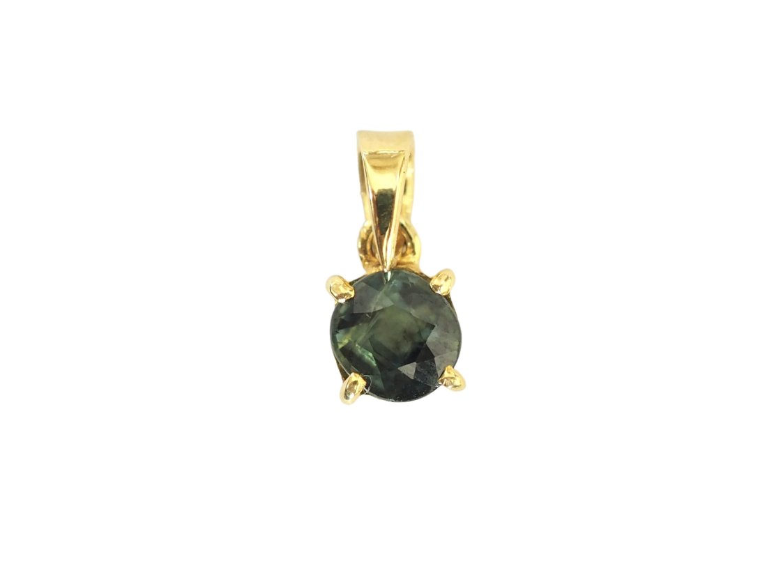 NO RESERVE 14K Solid Gold Round Thai Green Sapphire Pendant: A fine Thai green sapphire pendant for everyday wear! The gold is tested as 14K. The green sapphire weight is 0.30 carats. Weight= 0.6 grams. Height around 12.37mm and width around 5.35mm. FREE: -beau