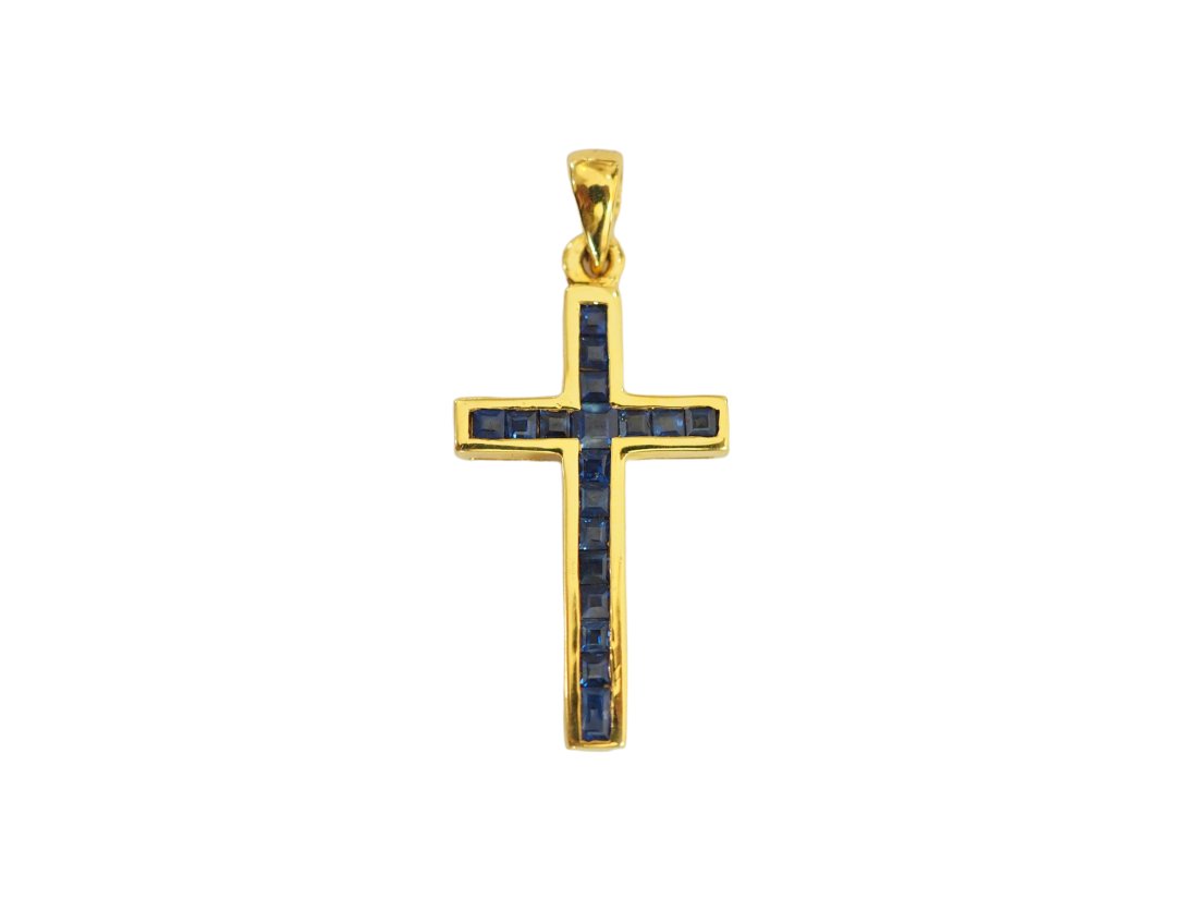 14K Solid Gold Cross 1.20ctw Squared Sapphire Pendant: A gorgeous gold cross sapphire pendant for everyday wear! There are 18 squared sapphire and they weight 1.20 carats in total. Weight= 2.0 grams. Height around 31.20mm and width around 14.30mm. FREE: -