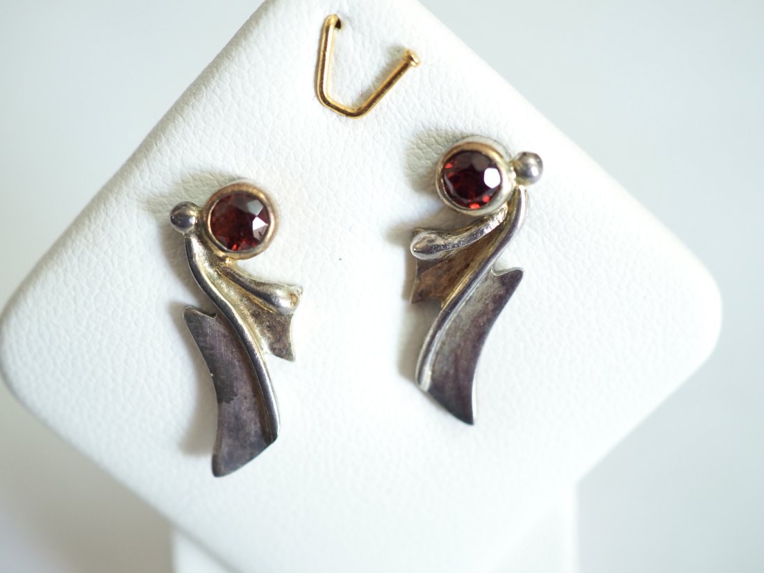 NO RESERVE Two Toned Sterling Silver Round Garnet Abstract Earrings (1 of 4)