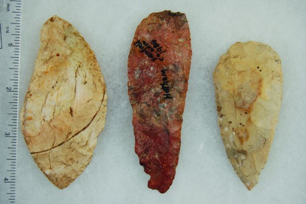 AACA Set of 3 Flint Knives - Ohio and Illinois: Set of 3 Flint Knives from Ohio and Illinois. This is from the collection of the late author Lar Hothem's personal collection. Lar was an Ohio collector who wrote over 35 books on Indian Artifacts. Al