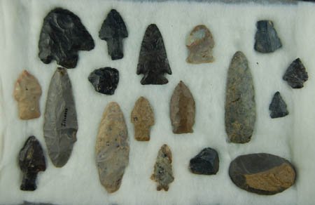 Set of 16 assorted midwest points and tools.