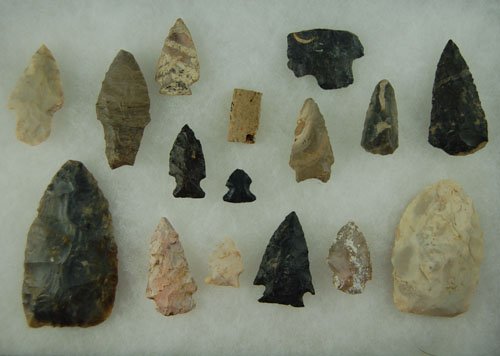 Set of 15 assorted Flint Artifacts found in Ohio. L: Set of 15 assorted Flint Artifacts found in Ohio. Lar Hothem Collection.