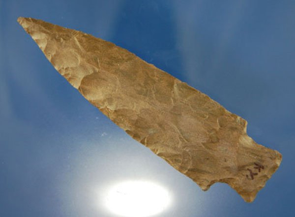 3 15/16" Dover flint stem point, found in KY.: 3 15/16" Dover flint stem point, found in KY.