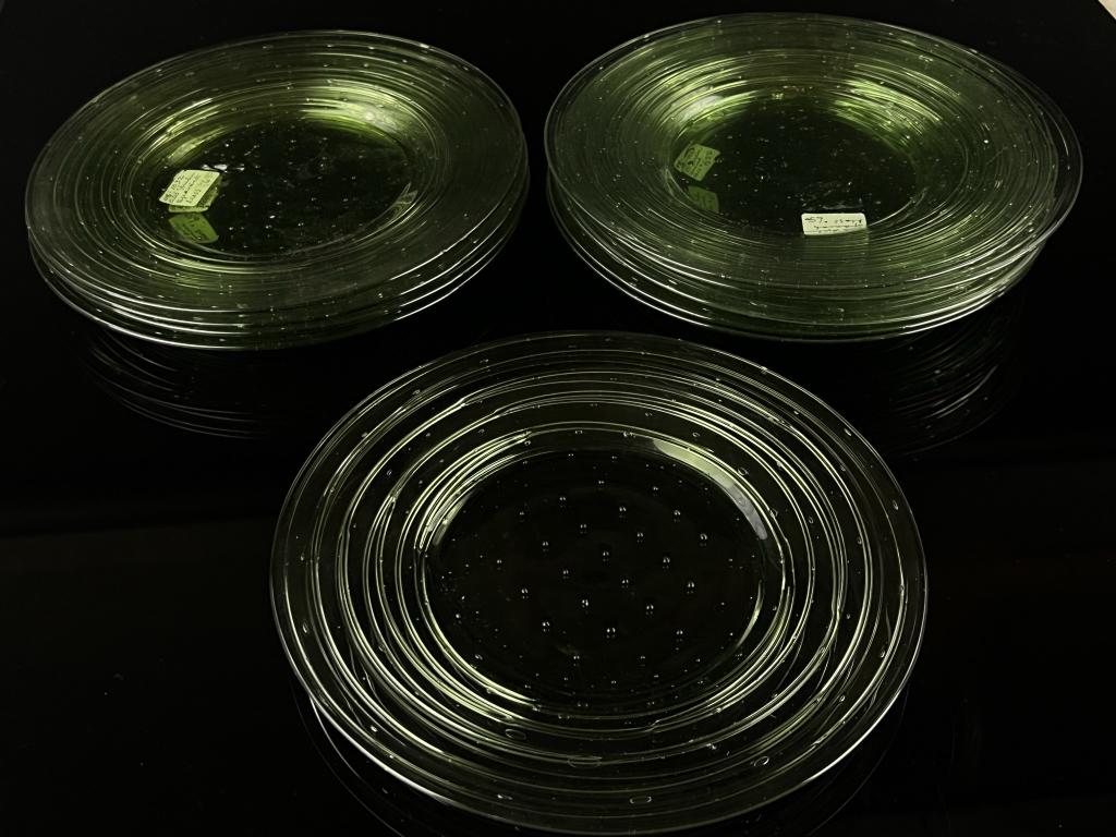 10 Carder Steuben Spanish Moss Plates (1 of 4)