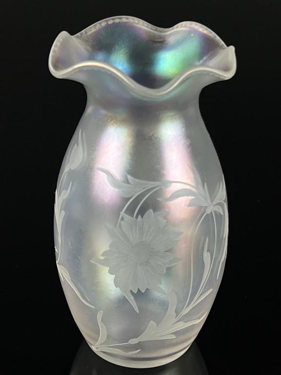 Steuben Verre De Soie Hawkes Engraved Vase (1 of 5)