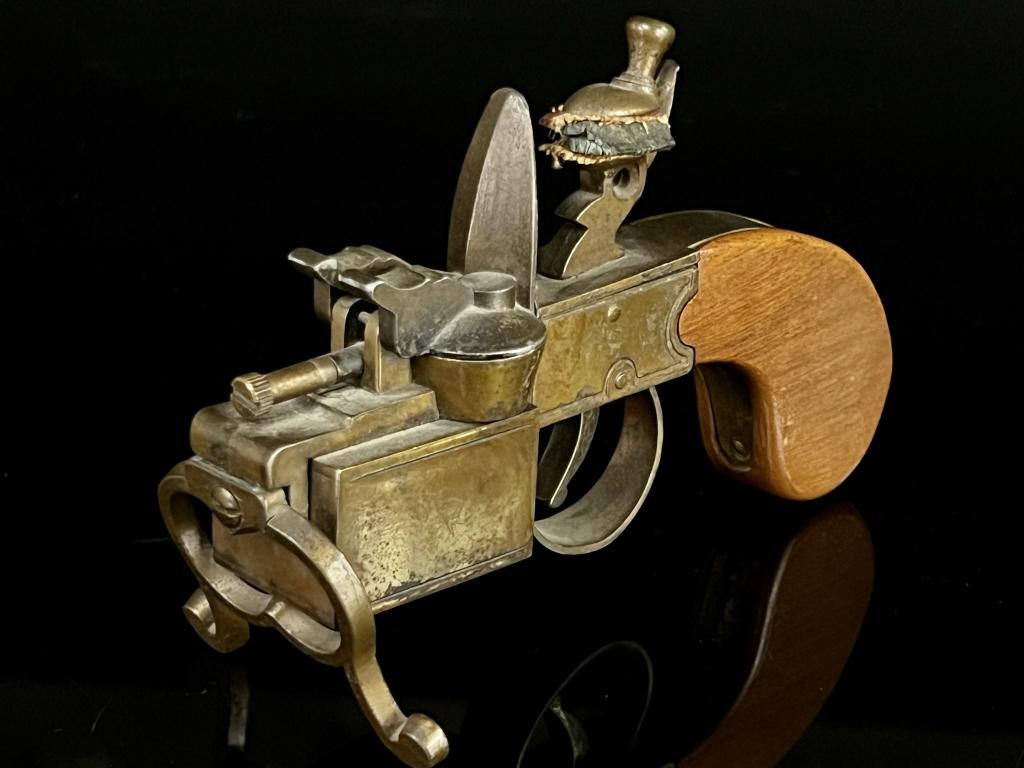 Dunhill Lighter Tinder Pistol 1936 Dunhill Lighter, fully functional. Measures: 6": 1936 Dunhill Lighter, fully functional. Measures: 6"