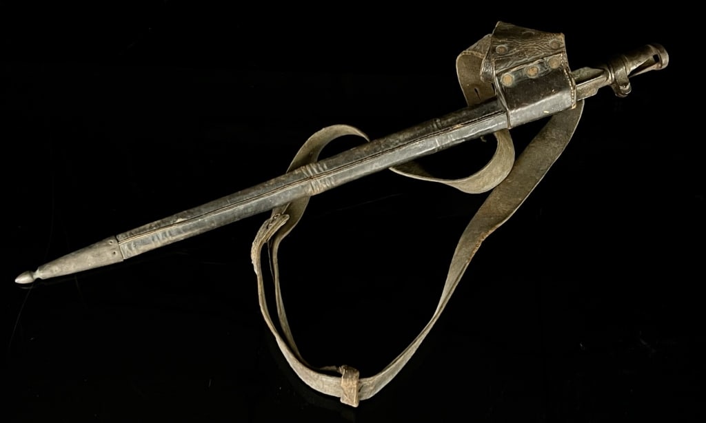 Civil War Bayonette W/ Leather Scabbard (1 of 3)