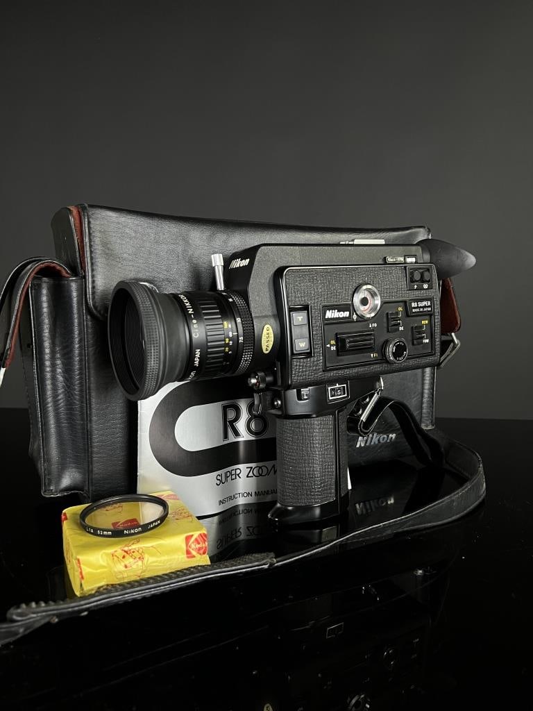Nikon R8 Super Zoom 8mm Film Camera (1 of 9)
