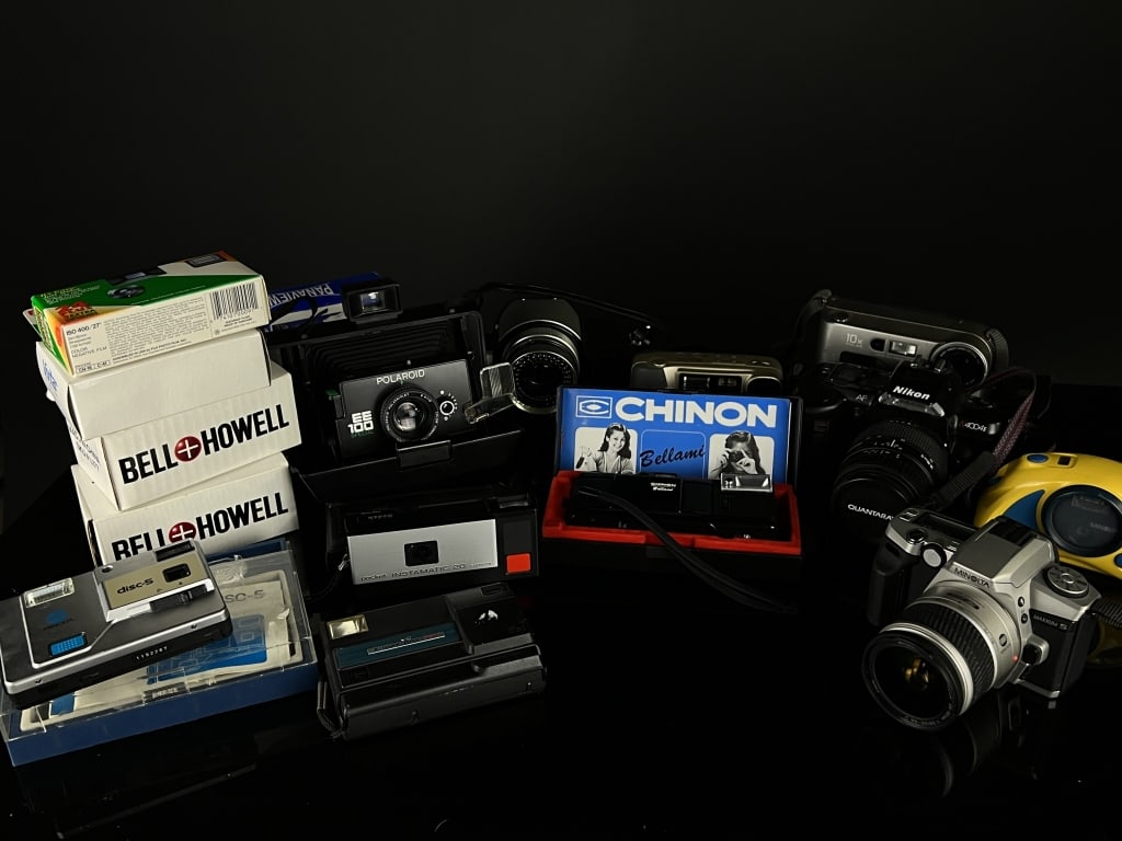 Lot of Cameras, Nikon, Minolta, Kodak (1 of 6)