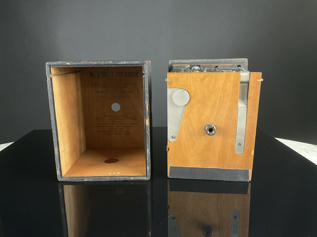 No. 2 Bulls-Eye Model D Kodak Camera (1 of 9)