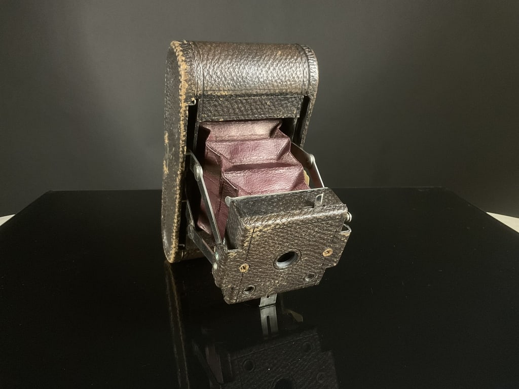 No.0 (?) Kodak Folding Pocket Camera, Red Bellow (1 of 5)