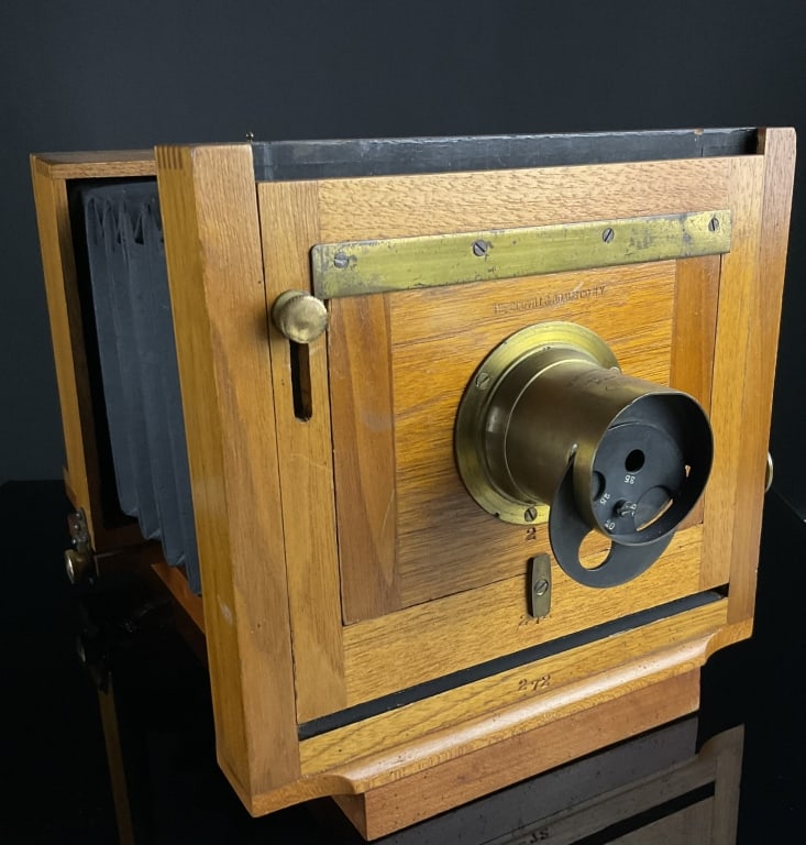 The Scovill & Adams co. NY 8"x5" Folding Camera (1 of 11)