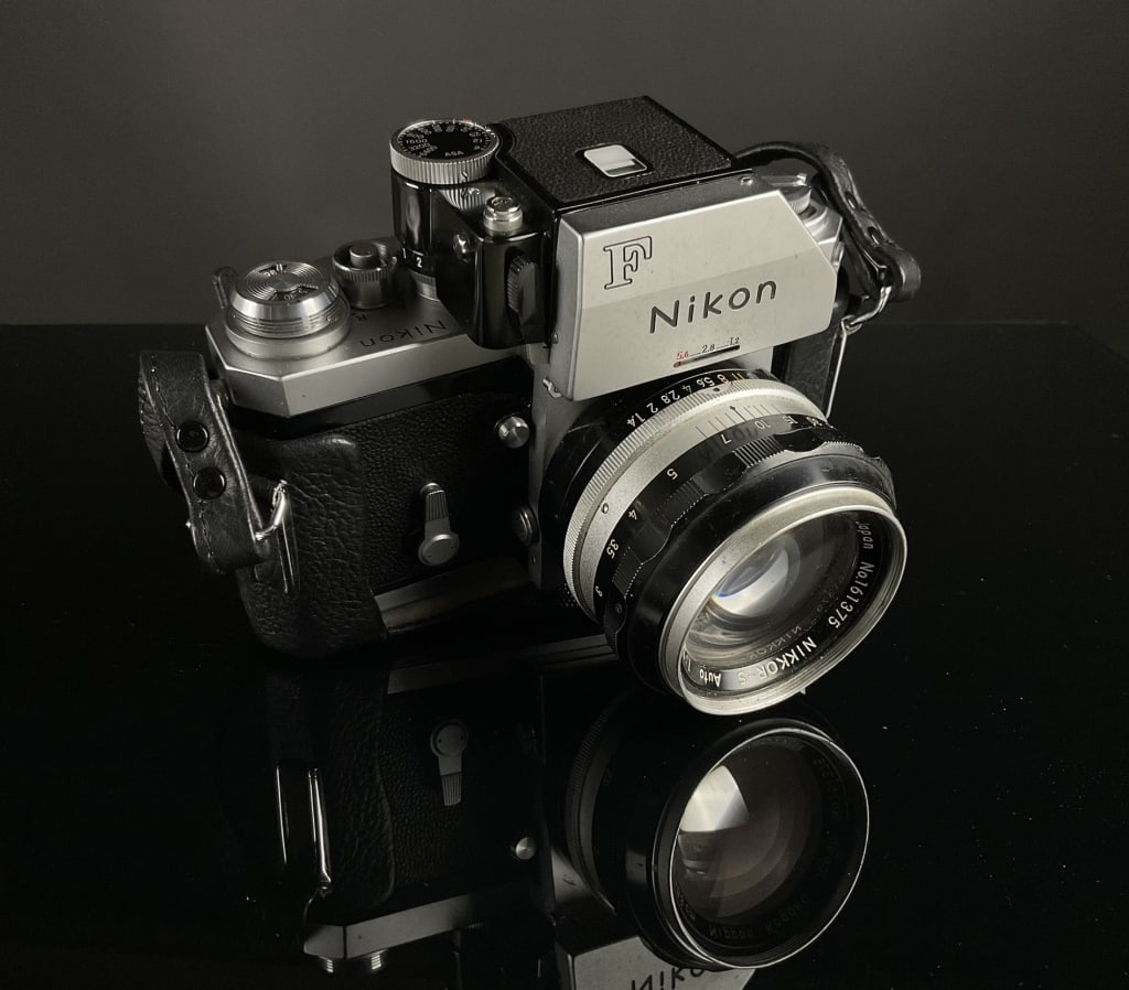 Nikon F w/ Nikkor-S 5.8cm f/1.4 Lens and Case: Serial Number 7084793