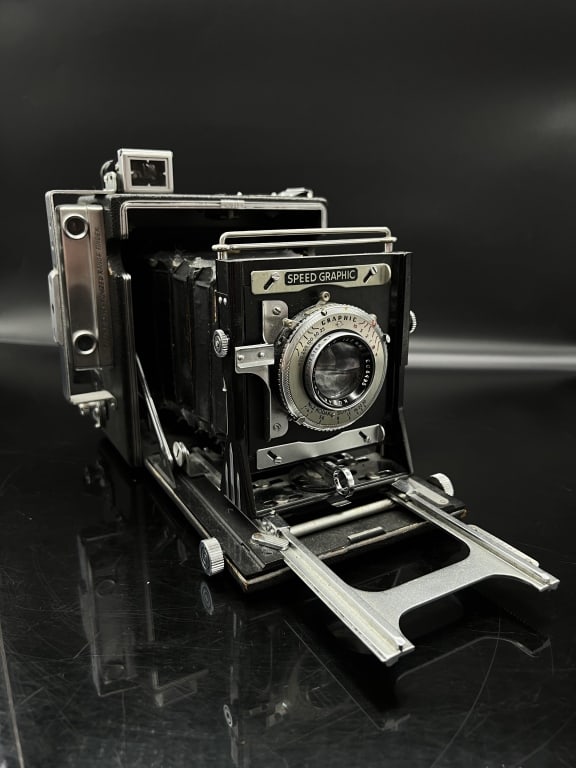 Speed Graphic w/ Kodak Ektar 127mm f/4.7: Bellows show wear.