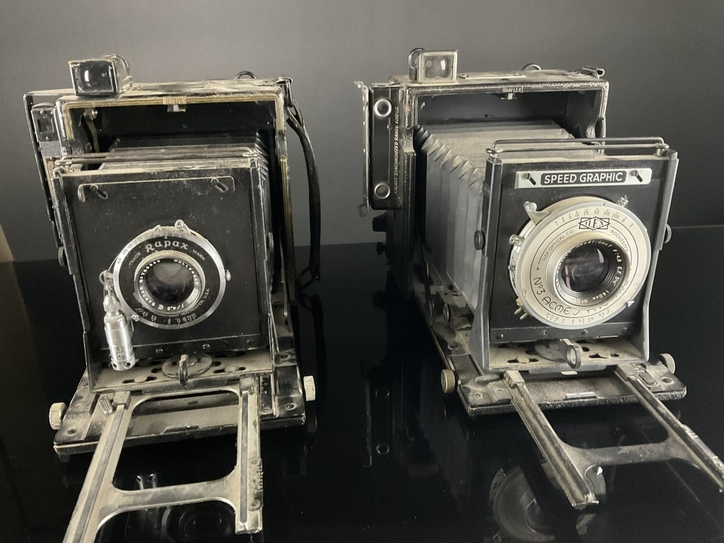 Lot of (2) WWII U.S. Army Graflex Cameras PH-47 (1 of 8)