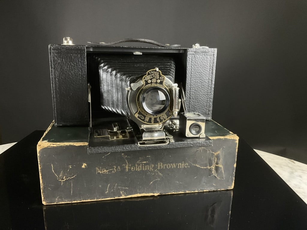No. 3A Folding Brownie Kodak Camera w/ box (1 of 7)