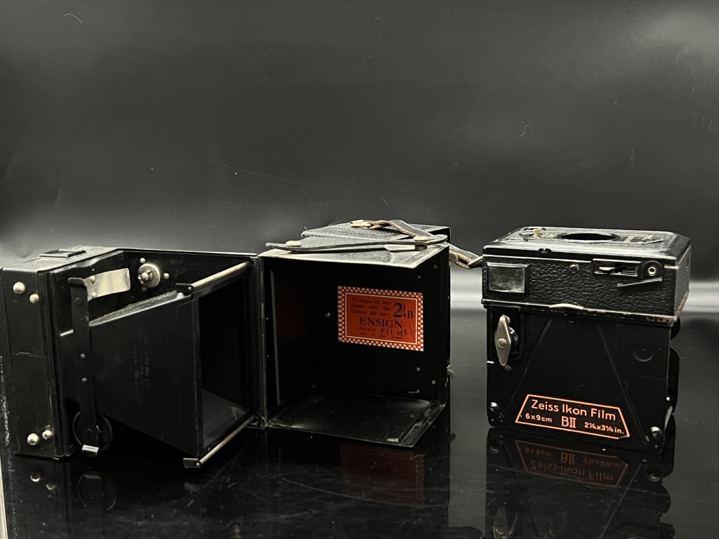 Lot of 2 Box Cameras, Zeiss Ikon and Ensign (1 of 5)