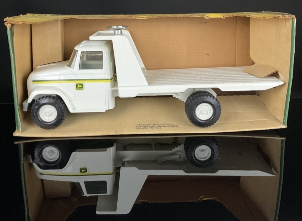 1970's John Deere Ertl Dealer Tilt Bed Toy w/ Box (1 of 5)