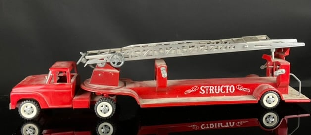 Vintage Structo Ladder  Fire Toy Truck (1 of 6)