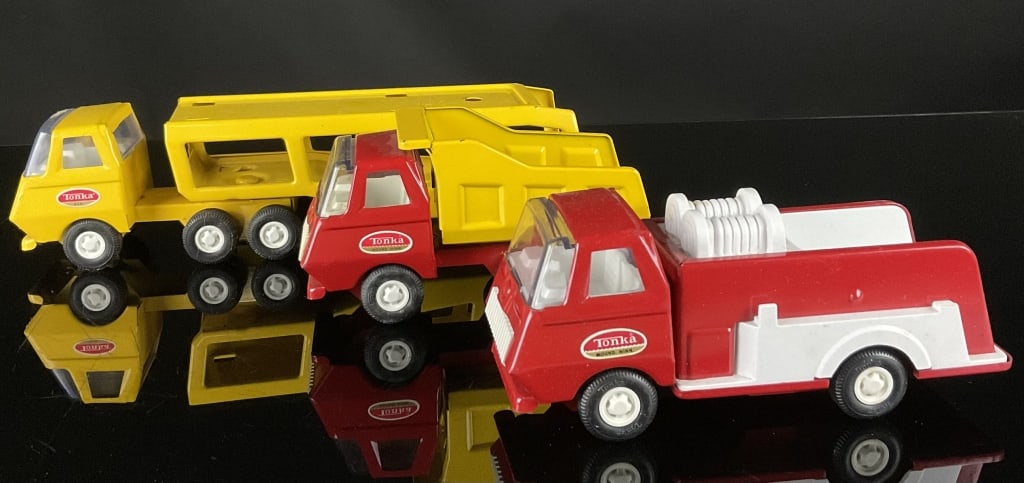 Vintage Tonka Car Hauler Dump Truck & Fire Truck: Minimal paint loss and clean. Near excellent condition. See detailed photos for a visual grading.