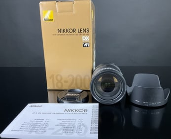 Nikkor AF-S DX  f3.5/5.6 18-200mm Lens W/ Box