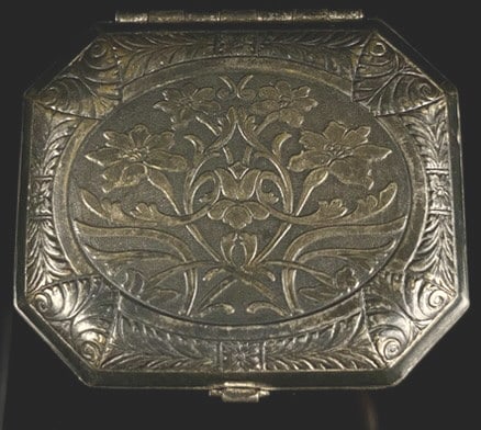 Woodworth New York - Paris Sterling Compact: condition as shown. latch works