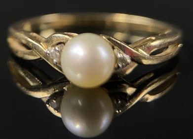 10K Gold & Pearl Ring