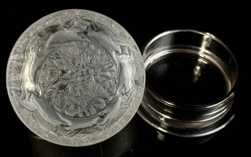 c.1924 Rene Lalique Fountainebleau Rabbit Box: Rene Lalique Powder Box, Model 59. Made Circa 1924. Box is unsigned, which is not uncommon for these Boxes. No chips or noteable damage. Measures Roughly: 3" Wide.