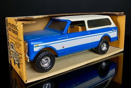 International Scout Traveler Blue ERTL Toy