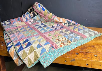 Vintage 1930s Handmade 'Ocean Waves' Patchwork Quilt